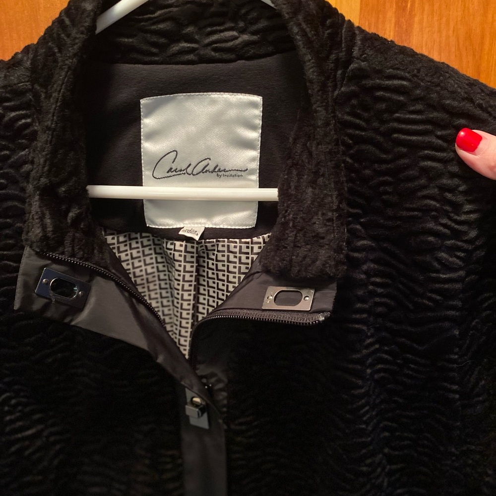 CABI-Carol Anderson by Invitation. Ultra Soft textured Jacket w/toggle closures.
